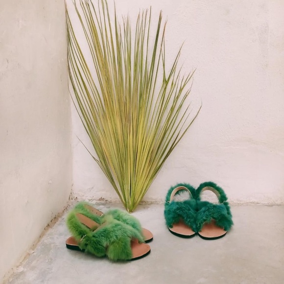 BAKU FUR SANDAL fits like a womens US 8.5 (BRAND NEW) - Picture 4 of 5